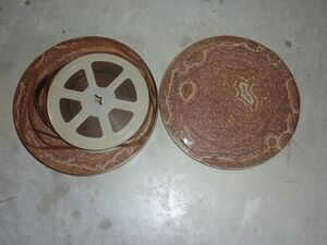 Eén van de filmblikken met roestsporen.jpg