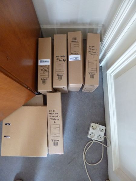 Bestand:TRISTERO 20140403 Documenten archiefdozen.jpg